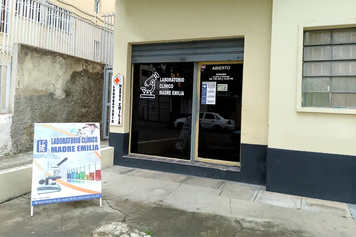 Fachada del Laboratorio Clínico Madre Emilia en Caracas